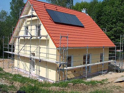 Haus mit Baugerüst Haus mit Baugerüst