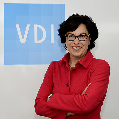 Dr. Ljuba Woppowa, Ansprechpartnerin Fachbereich Betrieb verfahrenstechnischer Anlagen Portraitfoto Dr. Ljuba Woppowa, Ansprechpartnerin Fachbereich Betrieb verfahrenstechnischer Anlagen