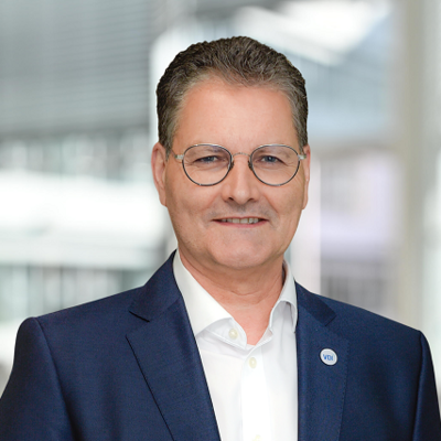 Portraitfoto von Dipl.-Ing. Adrian Willig, VDI-Direktor Portraitfoto von Dipl.-Ing. Adrian Willig, VDI-Direktor