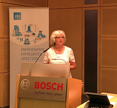 Angelika Heinzel bei der Vorstellung der VDI/VDE-Studie in Berlin. Angelika Heinzel bei der Vorstellung der VDI/VDE-Studie in Berlin